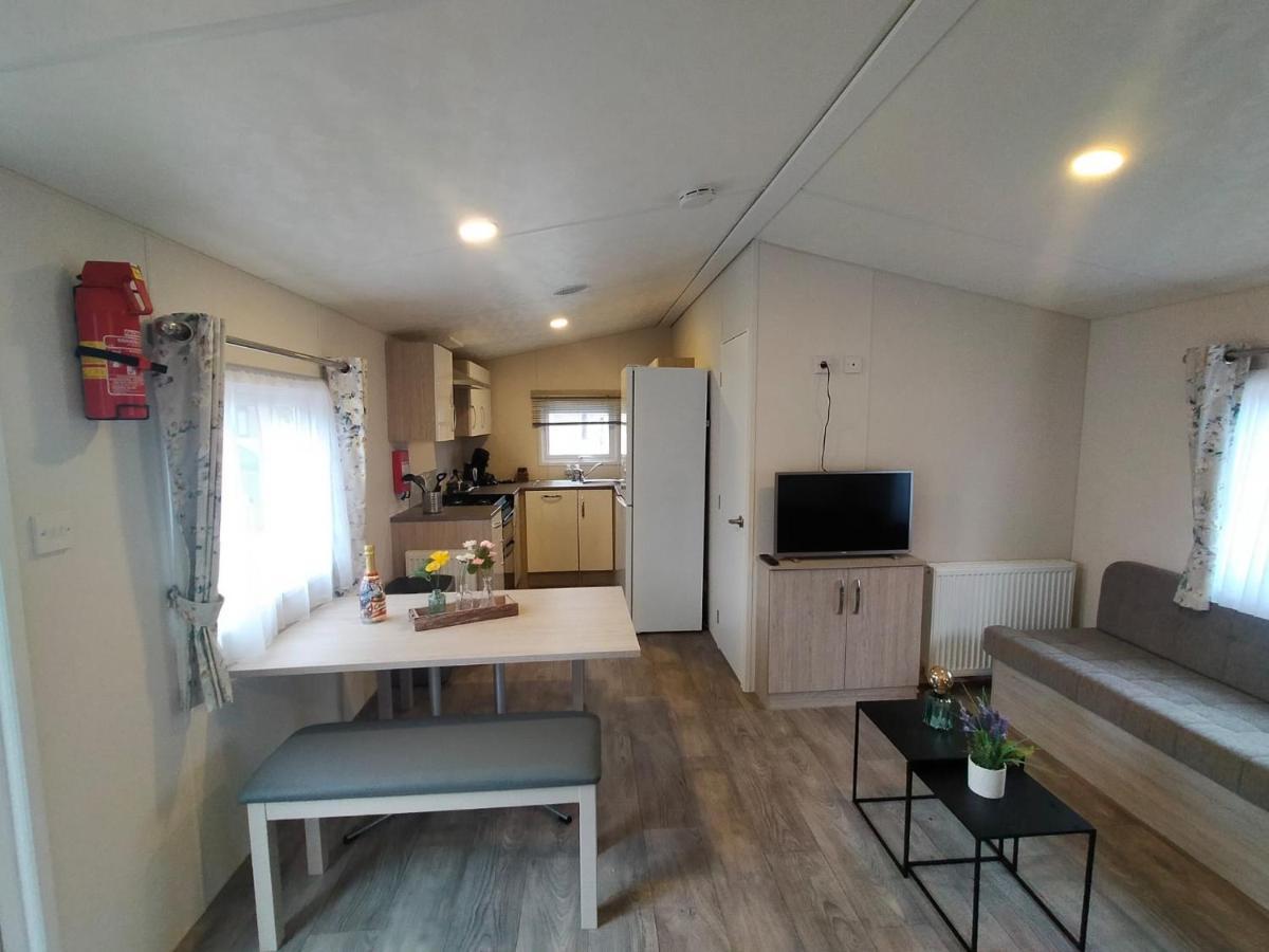Bj Chalets - De Rug 1 - Vakantiepark Lauwersoog - Luxe Chalet Met Vaatwasser! Vroege Incheck! Eksteriør bilde